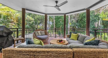 Toogoom Beach Vibes. Absolute Beachfront Home with pool! 4BR