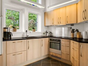 Fridge, cookware/dishes/utensils