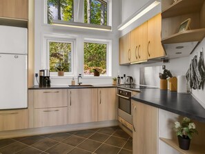 Fridge, cookware/dishes/utensils