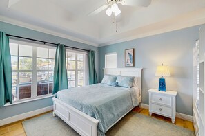 3 quartos, ferros/tábuas de passar roupa, acesso à internet