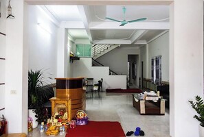 Quầy tiếp tân
