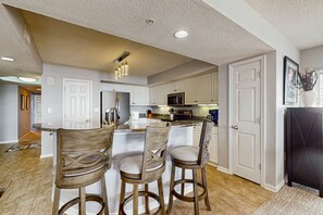 Fridge, microwave, oven, stovetop - Waterfront condo with pool, private balcony, close to beach & golf (North Myrtle Beach)