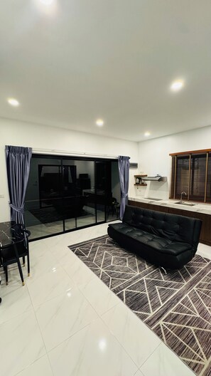 Living area - GM Apartments 2 Bedrooms (Koh Samui)