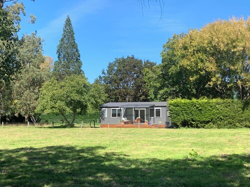 "Little Walnut" A charming rural tiny home only 15 minutes from Chch airport....