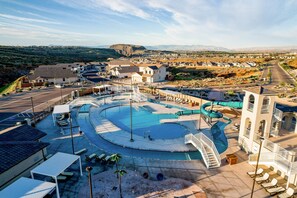 A heated pool - Modern townhome with astounding views - shared pool, lazy river & hot tub (Washington)