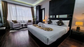 Signature Twin Room | Desk, free WiFi - Hotel Rasamala (Banda Aceh)