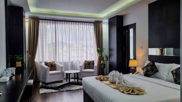 Signature Twin Room | Desk, free WiFi