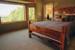 5 bedrooms, desk, iron/ironing board, travel cot - NEW Lookout Ridge Ranch Retreat (Port Angeles)