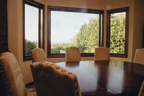 Dining - NEW Lookout Ridge Ranch Retreat (Port Angeles)