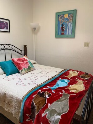 2 bedrooms, WiFi, bed sheets - Skiers/Boarders Haven (arroyo seco)