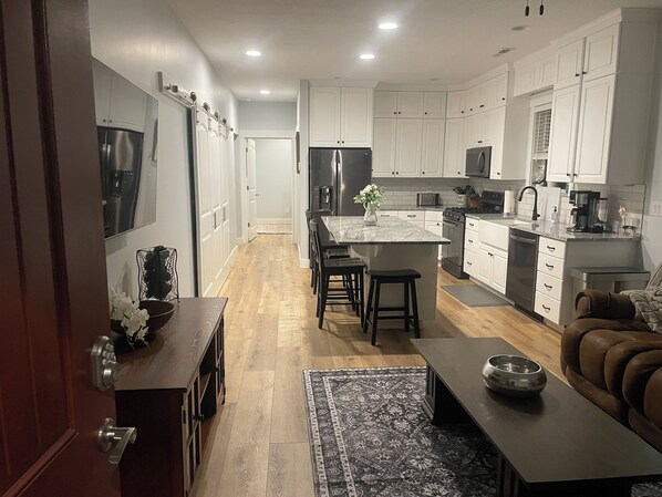Private kitchen - Charming 2-bedroom backyard apartment in gorgeous Ogden with WiFi, (Ogden)