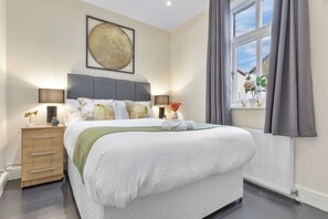 1 habitación, tabla de planchar con plancha, wifi y ropa de cama