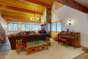 TV, fireplace, DVD player, table football - Beautiful ski chalet with gourmet kitchen, theater room & private hot tub (Brighton)