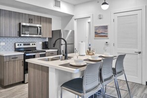 Fridge, microwave, oven, stovetop - Chic 2 BDR Condo Steps from Tennis and Wellness Center, Pickleball (Zephyrhills)