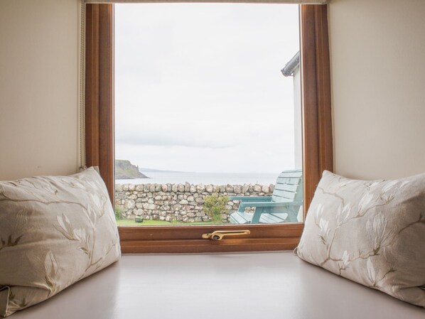 Interior - Bothan Aonghais by Interhome (North Skye)