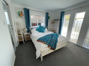 1 bedroom, iron/ironing board, free WiFi, bed sheets - Newly finished self-contained unit above Arkles Bay watch sunset over Auckland (Whangaparaoa)