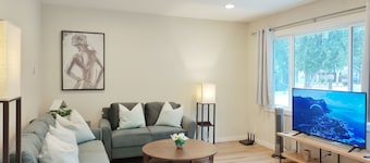 261-6 Cozy 2-Bedroom Apartment near Downtown Mountain View