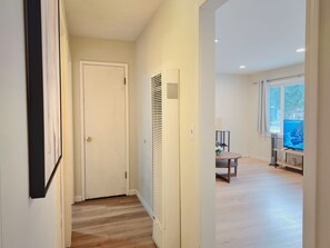 Interior - 261-6 Cozy 2-Bedroom Apartment near Downtown Mountain View (Mountain View)