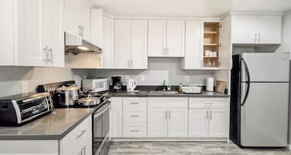 261-9 Cozy 2-Bedroom Apartment near Mountain View Downtown