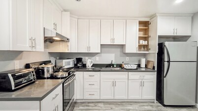 261-9 Cozy 2-Bedroom Apartment near Mountain View Downtown