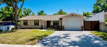3-bedroom Biker's bungalow in brilliant Clermont Close to Downtown
