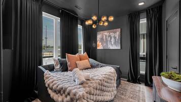 4 bedrooms, iron/ironing board, WiFi, bed sheets