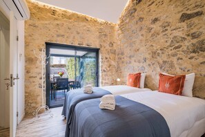 Skrivebord, strykejern/-brett, wi-fi og sengetøy