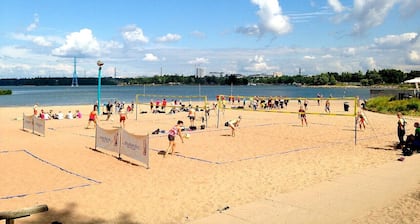 Relax by the Sea | 4 Min to Beach & Free Parking