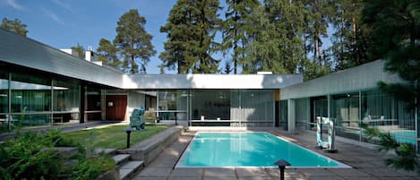 Immerse yourself in Finnish art and culture at Didrichsen Art Museum, located only 7 minutes away. Explore unique exhibitions and beautiful views.