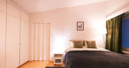 Peaceful Stay - Near Kaari Mall, 5 Min To Train