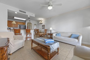 Living area - LakeFront: BlueHeron Beach Resort, Orlando Florida (Orlando)