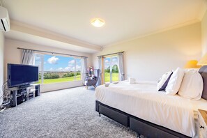 5 bedrooms, desk, iron/ironing board, free WiFi