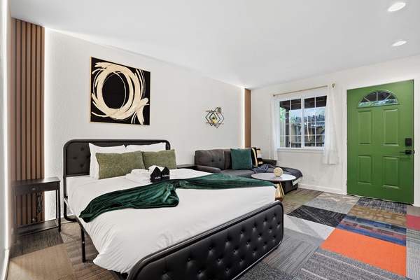 Superior Apartment, 1 Queen Bed with Sofa bed | 1 bedroom, iron/ironing board, free WiFi