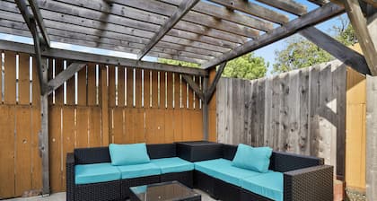 Beachy 1BR Escape with SofaBed Golf