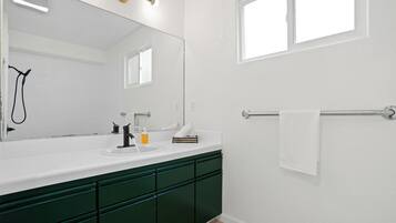 Apartemen Superior, 1 Tempat Tidur Queen dengan tempat tidur Sofa | Kamar mandi