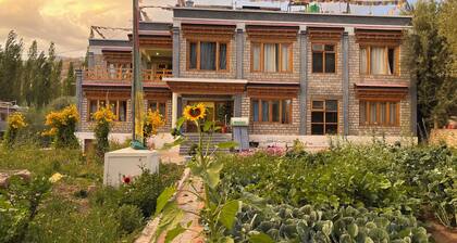 LADAKH COUNTRY INN
