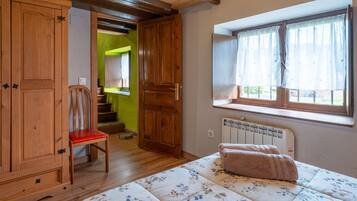 4 slaapkamers, een strijkplank/strijkijzer, beddengoed