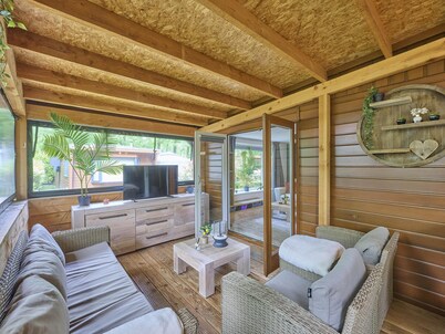 Cute nature stay with an enclosed garden