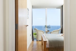 2 chambres, fer et planche à repasser, accès Internet, draps fournis