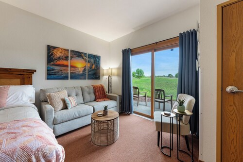 Sunset Fairways - Golf Villa Getaway | ADA Accessible