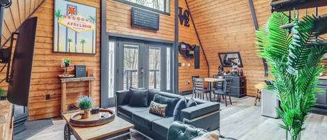 TV, fireplace, stereo