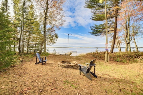 Dock & Fire Pit: Lakefront Cottage in Gould City!