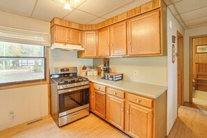 Refrigerador, microondas, placa de cocina, cafetera/tetera