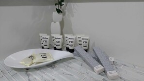 Dusche, Haartrockner, Bidet, Handtücher