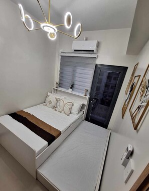 2 bedrooms, iron/ironing board, WiFi, bed sheets