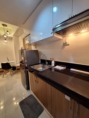 Fridge, microwave, stovetop, electric kettle