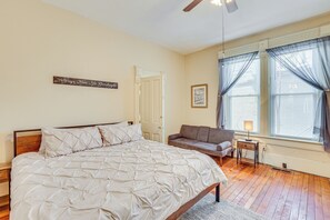 2 soverom, strykejern/-brett, internettilgang og sengetøy