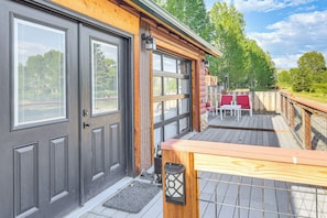 Terrace/patio - Modern Granby Retreat: Fish, Hike & Relax! (Granby)