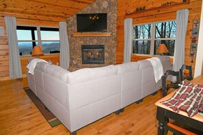 Smart TV, fireplace - Beautiful Retreat  - Amazing Views - Hot Tub - Super Fast WIFI (Murphy)