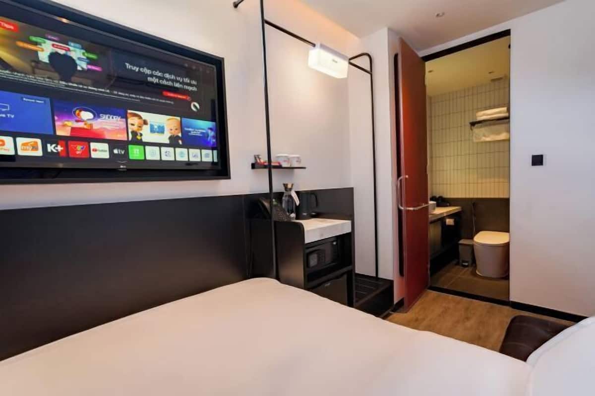 Desk, laptop workspace, free WiFi, bed sheets